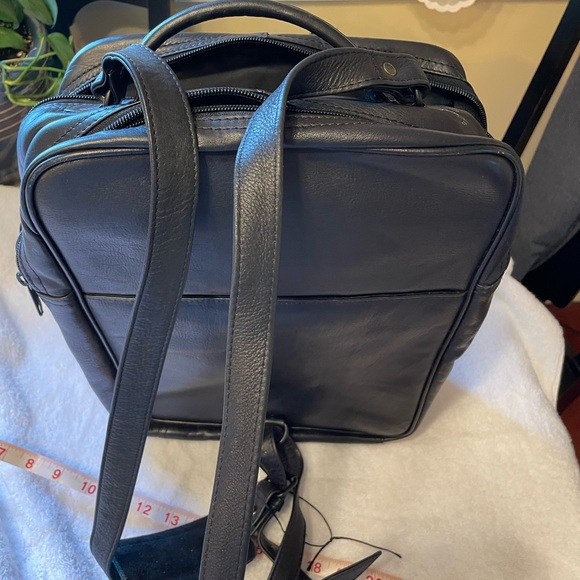 Great leather Messenger/backpack/laptop bag. - Picture 5 of 6